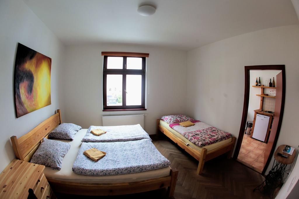 Hostel Singer Pub Ceske Budejovice Room photo