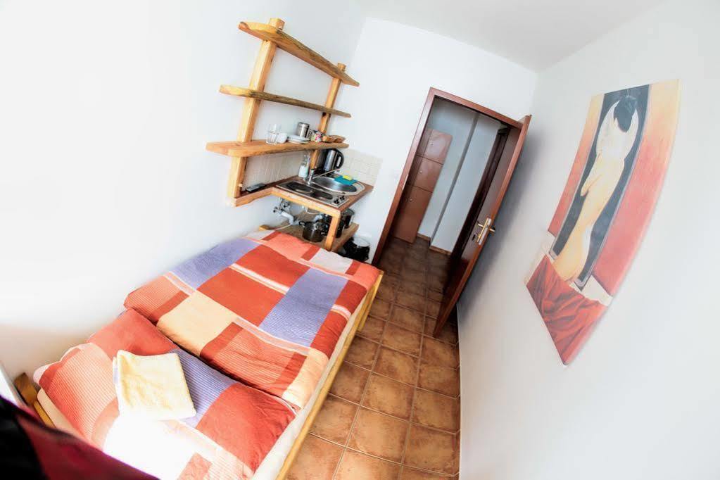 Hostel Singer Pub Ceske Budejovice Exterior photo